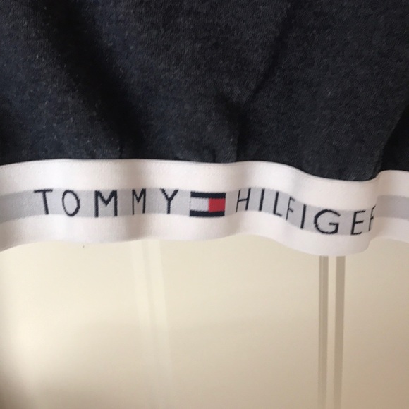 Tommy Hilfiger Cropped Sweatshirt - Picture 3 of 4